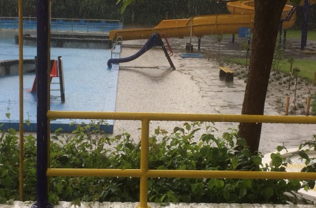 Zwembad dicht door schade noodweer