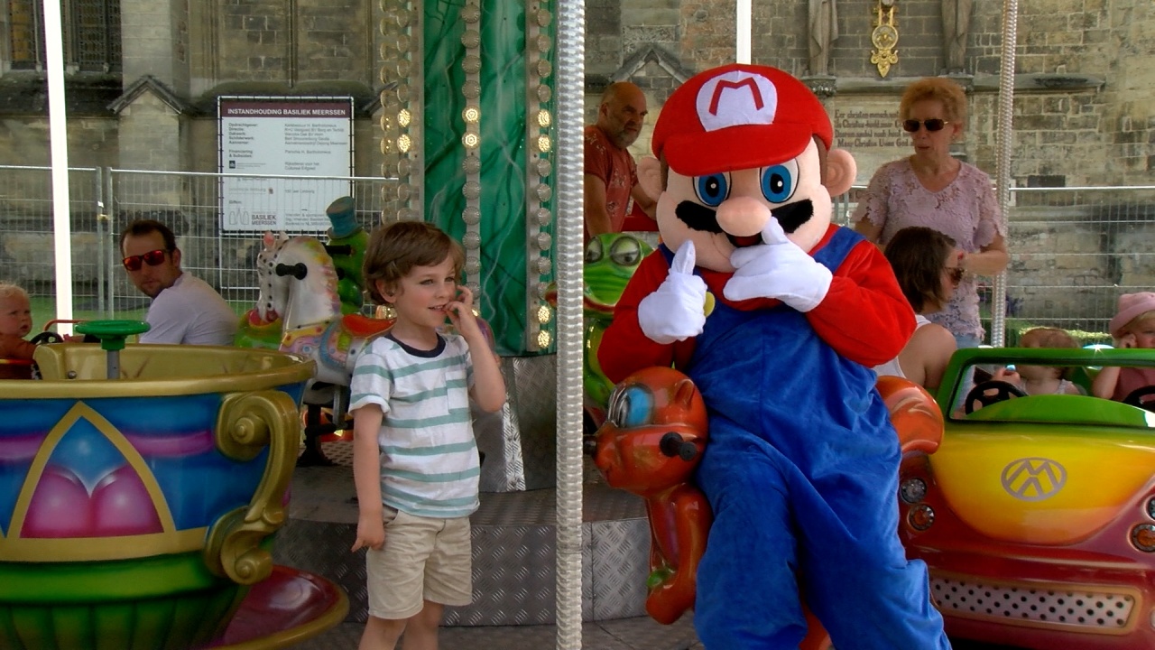Kermis op de markt met Mario