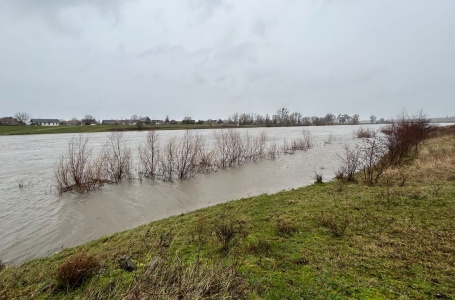 Maas bereikt zondag piek, overloopgebieden gaan overstromen